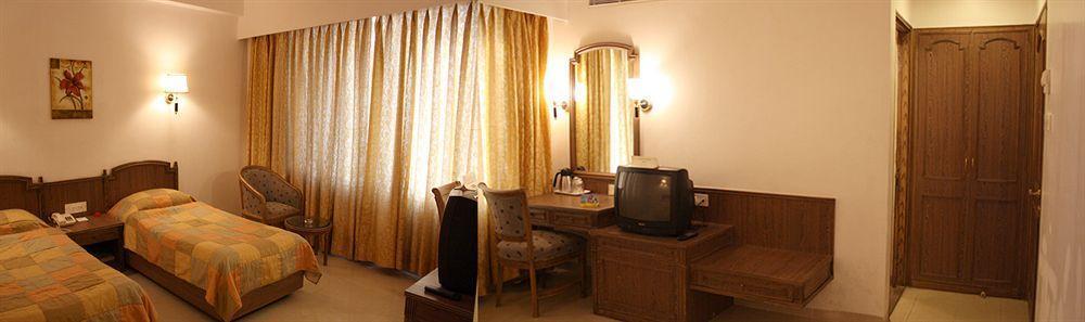 Celebrations Hotel Navi Mumbai Kültér fotó